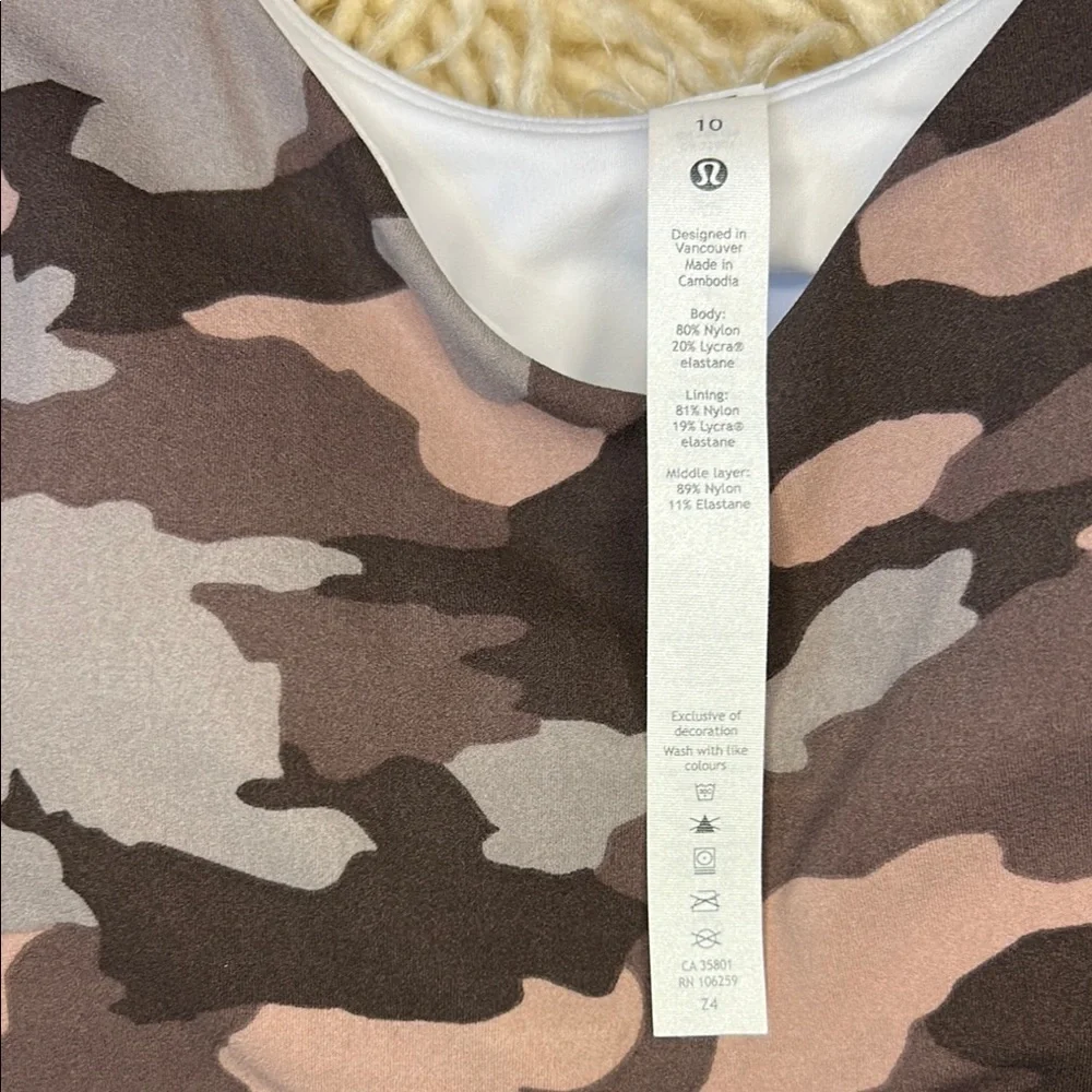 Camo Print Sports Bra - Picture 3 of 4